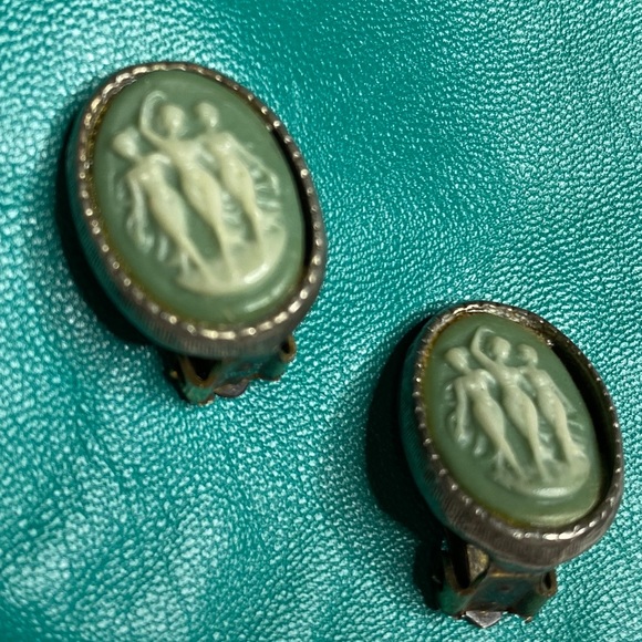 Vintage Jewelry - Vintage Three 3 Graces Clip On Cameo Earrings